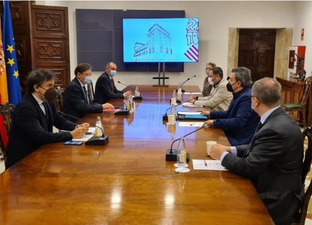 Representantes de CONHOSTUR esta mañana con el Presidente de la Generalitat